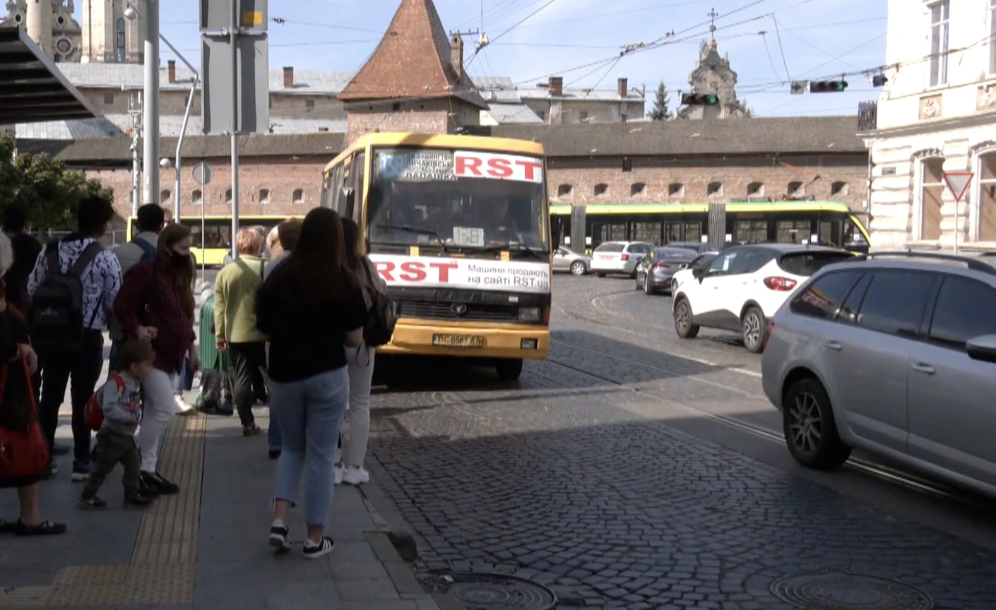 Обмеження руху транспорту у Львівській області: яку вулицю перекриють